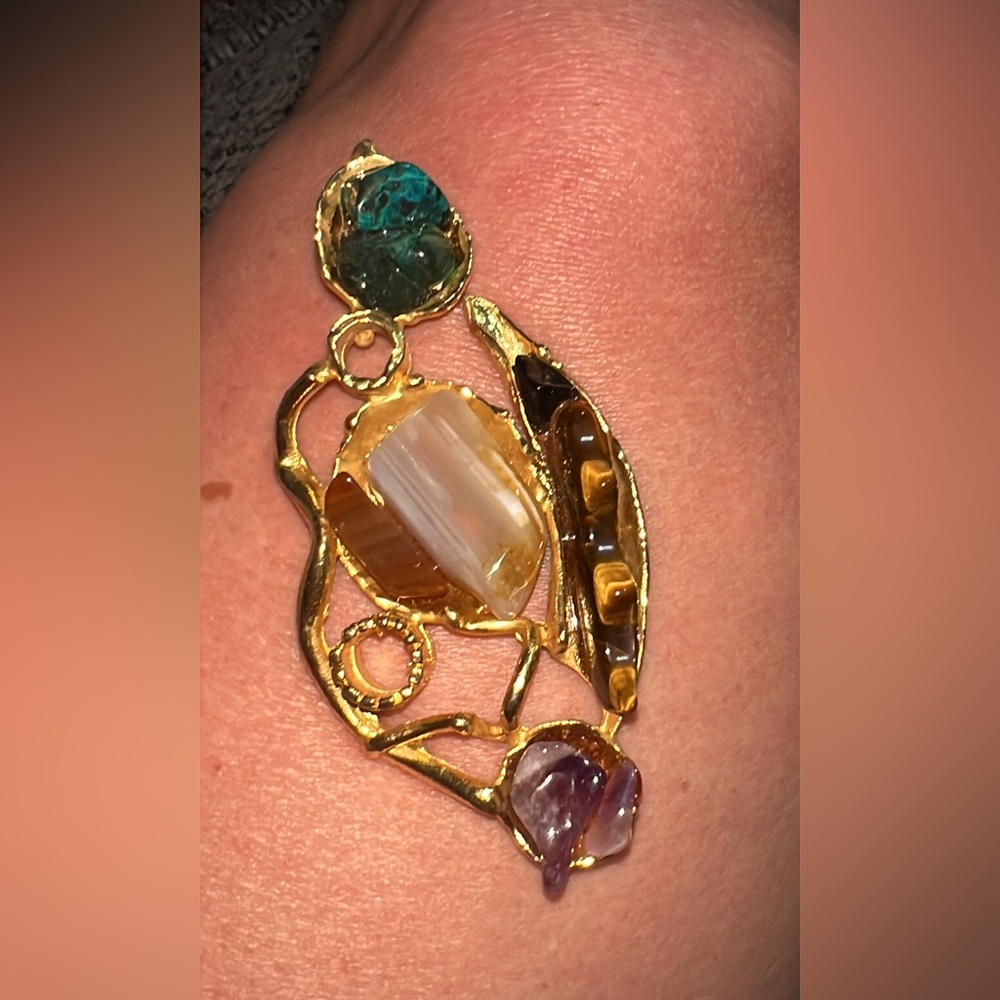 Gold and Green Gemstone Brooch with Artistic Design